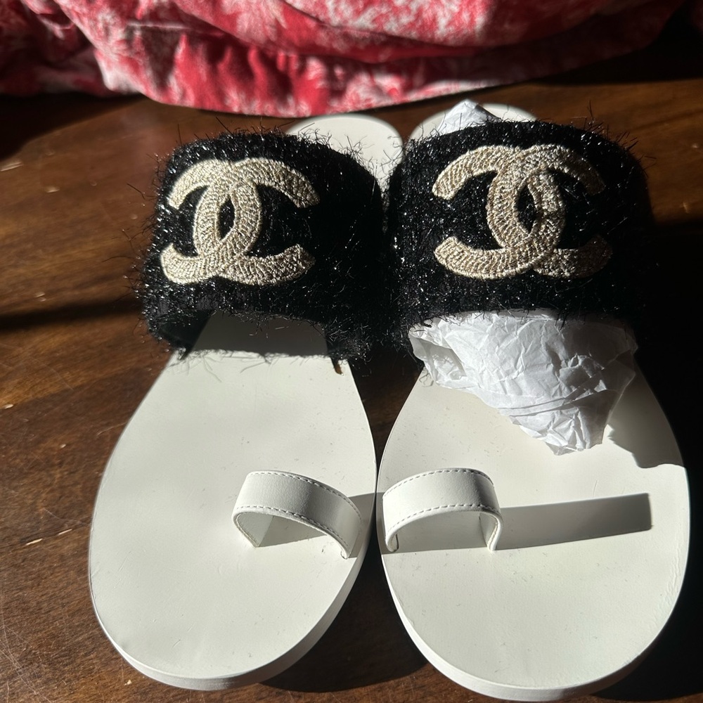*BRAND NEW*Chanel Black and White Sandals - full set
